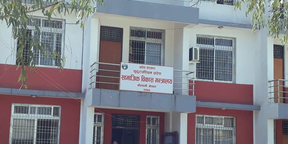 सुदूरपश्चिम सरकारले दिएका एम्बुलेन्स बैतडीका स्थानीय तहले गरे तीन वर्षमै फिर्ता